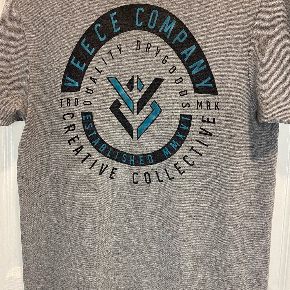 VEECE Co. Gray T-Shirt - Picture 3 of 4